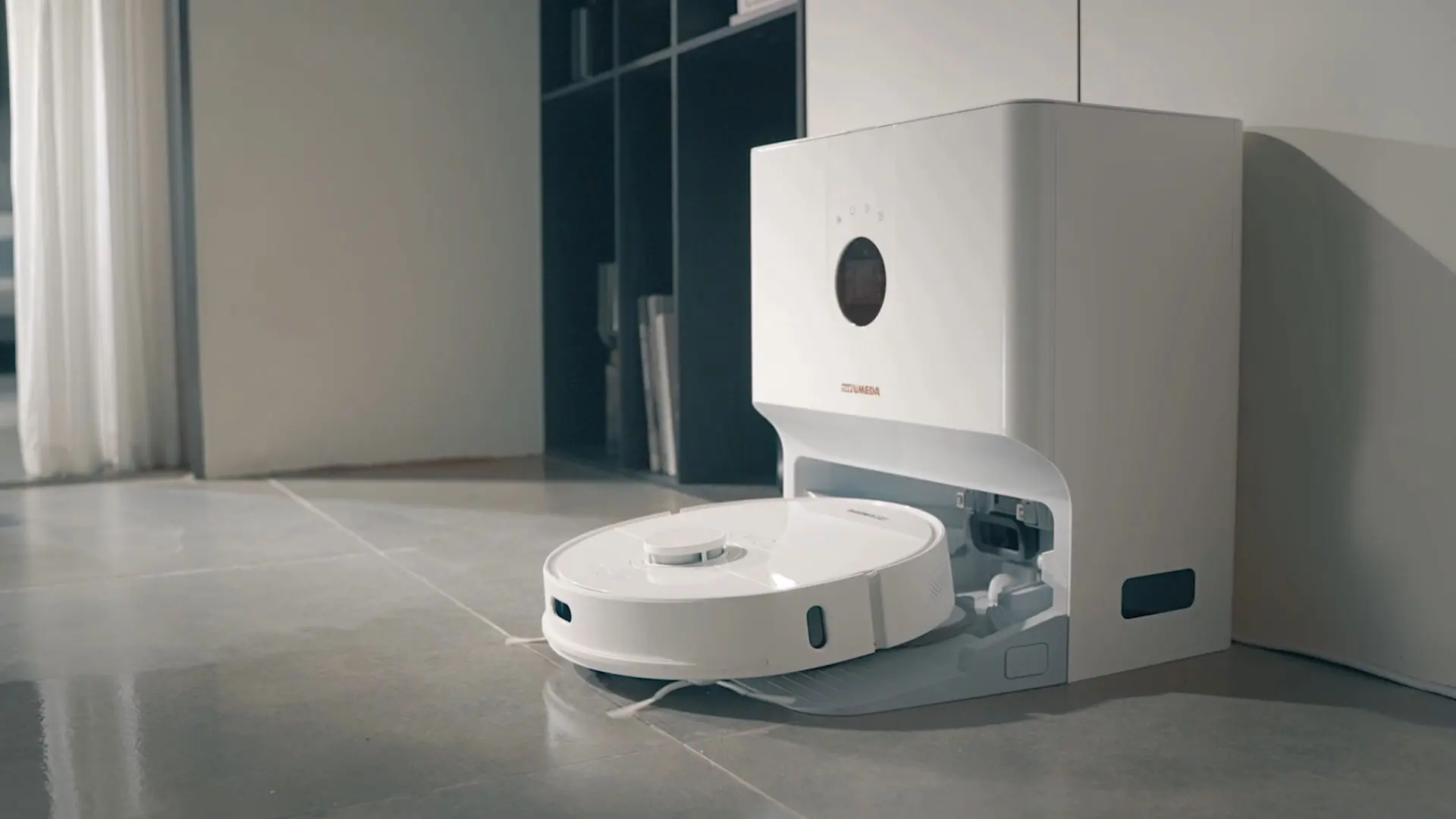 Tomo Robotic Vacuum Cleaner
